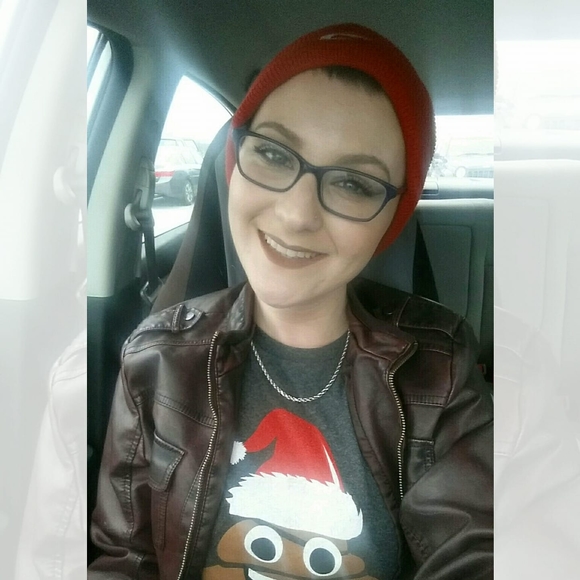 Meet your Posher, Lauren - Picture 1 of 2